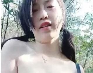 【華語AV-素人】很騷的大奶人妻騙計程車司機上山打野砲