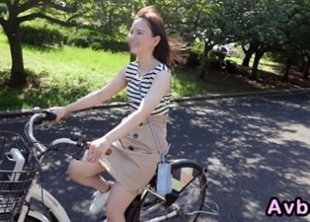 【高清素人】[3973082] 不擅長拒絕..美白運動員今年20歳的專科生！！一面可愛臉蛋扭曲顔一面持續絕頂有感口爆與2回無套中出！！