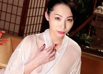【綜合AV影片-中文AV】caribbeancom022120-001 極上性服務款待治癒系老闆娘 吉岡蓮美