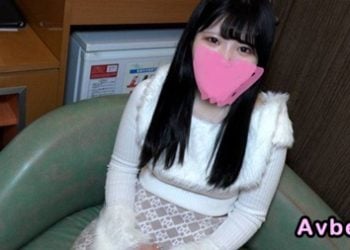 【高清素人】[4714513] ♀163 20歲的大學SAY!進行半外射半中出！20歲進入大人世界，那種雀躍的感覺讓人懷念