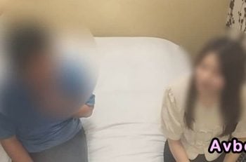 【高清素人】衛生員下班後來做愛 *她避免口腔接觸黏膜(接吻) 但她喜歡下面的接觸..