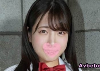 【高清素人】天真美少女 甚至不知道如何剃掉毛茸茸的陰毛 超級敏感、豐滿、曲線玲瓏的身體在巨大的肉棒的刺激下不斷抽搐和達到高潮