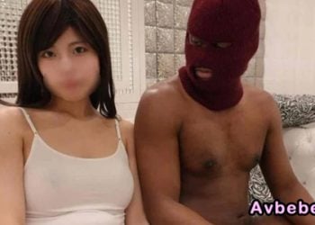 【高清素人】美麗純真女教師 在男友的慫恿下 與黑人進行換妻遊戲。擁有非同尋常的巨根 讓她一次又一次地達到高潮！被高速的抽插多次刺激 徹底沉淪於快感之中 在男友面前徹底淪為蕩婦