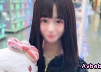 【高清素人】笑容純真、精緻可愛的絕世女孩。無法抗拒她柔軟的美麗胸部 半外半內