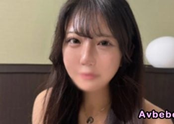【高清素人】19歲 時尚美人 梓醬。穿著護士服和白色過膝襪 柔軟美麗的臀部被猛烈地抽插 緊緻光滑的小穴被灌滿了精液。