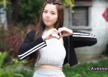 【高清素人】名氣網紅首度解禁！超長美腿與腰窩曲線的神級肉體。直擊螢幕女神在濕熱交歡中理智斷線，迎接全身痙攣的濃厚精華。沈溺於名器收縮與大量噴發，將神聖偶像徹底化為肉慾俘虜的絕頂實錄！