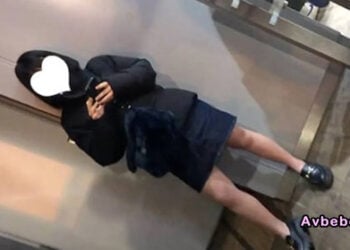 【高清素人】18歲純黑髮波波頭少女初淪陷！絕對服從下的受孕儀式。直擊極致純真在言語凌辱中崩潰，對雙親發出受孕宣言。沈溺於無套內射與精華灌注，迎接生理與精神雙重改造的禁斷著床實錄！