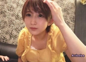 【高清素人】F 罩杯美女簡直色氣爆表！動不動就噴潮噴得床鋪差點淹沒……