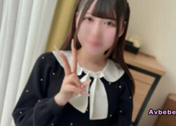 【高清素人】19歲寫真級白皙美少女：極致敏感體質被高速活塞頂到全身痙攣，嬌喊著「最喜歡被頂到深處」，在愛液滿溢的緊致收縮中瘋狂中出！