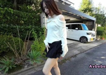 【高清素人】【私拍・野外露出】[酷似長〇雅美篇再次登場］午後陽台上的口交與猛烈抽送！路過的行人看得一清二楚！！