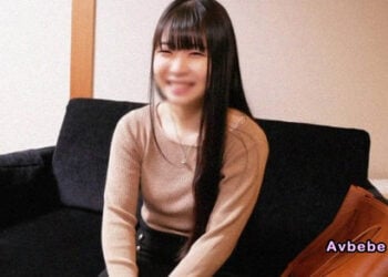 【高清素人】※最後一次了。往迷你體型「146cm」的純真素人正妹私處捅入巨根，搞得私處濕透。痙攣／徹底玩弄後的子宮大量注入