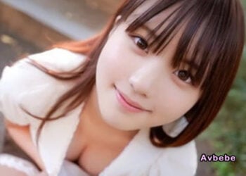 【高清素人】身高 149cm、超大乳暈 E 罩杯！出演過人氣連續劇的知名前童星 (18) 首次乳交＆忍耐到極限的大量噴潮。衝擊的 2 度射精・無套實戰完全記錄
