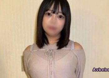 【高清素人】【露臉・個拍】絕對要聽的嬌喘聲！！黑髮且胸部豐滿的人妻穿著工作服前來，結果絲襪被撕裂、露出美腿，被大量內射徹底玩弄。