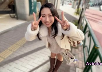 【高清素人】清純系 19 歲準幼兒園老師用關西腔發出浪叫、翻白眼高潮連發！長舌口交與唾液狂流的內射性愛。