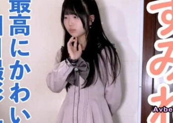 【高清素人】堇（18 歲）。最可愛的她第二次拍攝，不同視角。包含無套內射、按摩棒（電馬）自慰、開發後庭（ATM）、使用抽插機強力擺弄，最後換上 Cosplay 服裝進行終極內射！