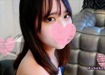 【高清素人】首次拍攝☆直到最近都還是處女！18 歲的女大生☆盡情享受她的身體♥️手淫與口交技巧也很棒♥️令人激動不已的真實中出。