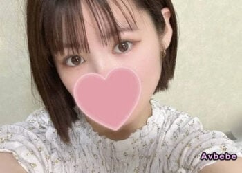 【高清素人】【完全素人 & 初次拍攝】可愛又害羞，充滿初澀感的 19 歲！因為個性耳根子軟，在半推半就下，獻出了人生初次中出的性行為。