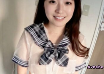 【高清素人】身穿透視感服裝，展現清澈透明般的素肌，對正值排卵期的陰部進行真實內射。