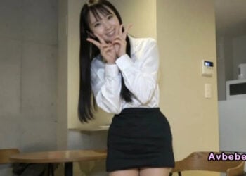 【高清素人】清純女大學生初次挑戰舔肛！在「陰莖按摩式舔肛」與手淫的雙重夾擊下，絕對會瞬間爆發射精♥️