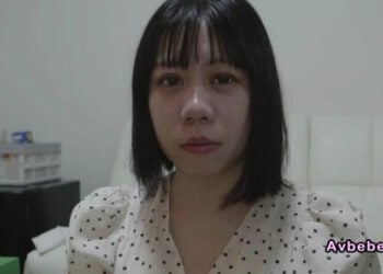 【高清素人】將蓄積了 5 天的馬之精囊（形容極大量）滿滿精液，一滴不剩地用半開的嘴巴吞下的日式餐廳員工。