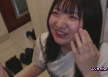 【高清素人】【青春世代/本編露臉】對方表示若只是軟性拍攝、不進行真槍實彈的性行為就願意配合，因此在讓她口交排解、並喝下累積五天以上的精液後結束拍攝。