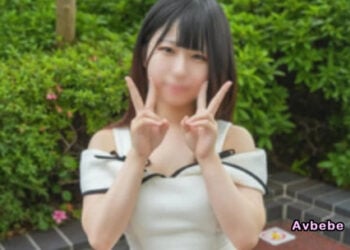 【高清素人】19 歲 G 罩杯的奇蹟邂逅。「第一次是在……」被大叔的粗壯陰莖調教，發出「啊啊」聲並痙攣。將滾燙的精液大量注入她小巧的身體裡。