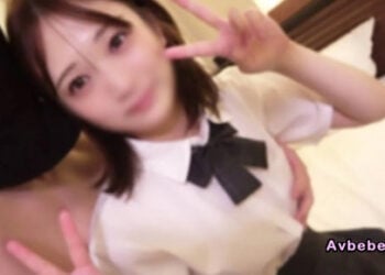 【高清素人】目標成為清純偶像的美女，在偶像課程的休息日展現出迷人的姿態。被大叔們輪流進逼，進行了甜美深沉的熱吻與真槍實彈的插入，竟然連續被中出了四次！