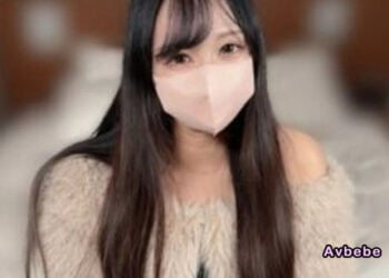 【高清素人】冷豔好色美女！雖然擁有成熟氣質，但下體極易濕潤，還會發出雌性的叫聲。對著無毛、擁有翹臀的美女進行無套性交並在腹部射精。