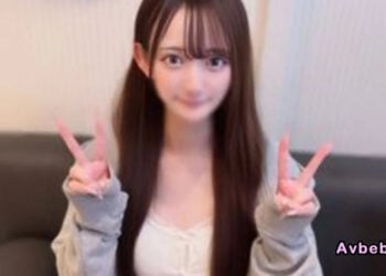 【高清素人】幾乎是少女的【迷你系】，與身高僅 142 公分的 Cosplay 咖啡廳店員進行隨性愛。以巨大的陽具強行進入那過於狹窄的陰道深處，將精子直接注入子宮。