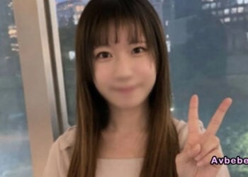 【高清素人】172cm、20歲體操教室的超高挑苗條美女。「是體內射精嗎……？」久未經人事，被成熟男性的勃起陰莖頂入膣部深處，身體抽搐痙攣並大量潮吹。最後在緊緻的陰道中進行了體內中出。