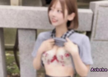 【高清素人】超可愛的澀谷經紀公司所屬模特兒。面對突如其來的拍攝雖然感到害羞，但在兩次中出後陰道仍忍不住陣陣痙攣抽搐。