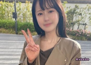 【高清素人】公司皮膚白皙的美麗後輩約會後的濃密偷拍♡用大肉棒頂開無毛美鮑，在窗戶旁也毫不在乎地大膽開腳抽插！