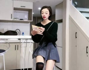 【華語AV-片商】應聘的清純女孩秒變小母狗 瘋狂潮噴式