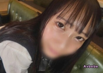 【高清素人】＜G罩杯純白肉體的這輩子首次無套內射＞出生於陸奧、在港口小鎮長大的18歲制服彈嫩美少女，將精液一滴不剩地注入了小穴裡！
