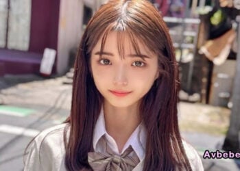 【高清素人】西班牙混血的 18 歲嬌小系模特兒『身高 138 公分／體脂肪率 9.2%／結塊腹肌線條根根分明』