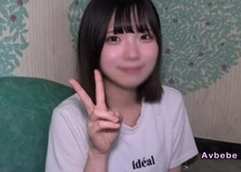 【高清素人】可愛程度簡直直逼偶像級！由剛進大學、身高才150公分出頭的嬌小女大生