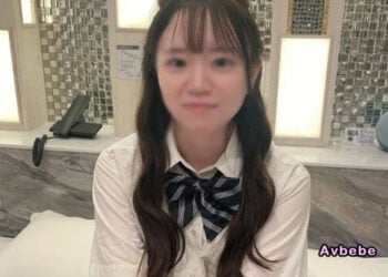 【高清素人】跟18歲的合〇醬初次見面！！本來想說既然是處女，要好好溫柔地疼愛她才對，誰知道最後把她當成了隨意無套內射的專屬飛機杯！