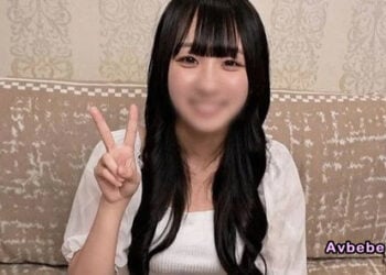 【高清素人】無論是舉手投足的嬌態，還是那無可挑剔的清純氣質，都散發著壓倒性魅力的超濃密陰毛女孩！