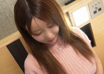【高清素人】在服飾店工作的巨乳美女帶著緊張情緒應徵個人攝影拍攝，溫熱的精液直接中出內射進濕潤的陰道裡。