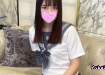 【高清素人】極度被虐狂（M）的制服美少女徹底寵物化，懇求大叔的肉棒無套內射（中出）性交！！