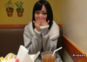 【高清素人】降臨人間的壓倒性天使。與剛滿 18 歲的頂級清純派美女獨占享受甜蜜蜜約會！