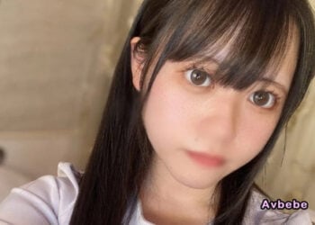 【高清素人】神似人氣主播的 E 罩杯 18 歲真由醬。20 公分的超大巨根迎來極限高潮♡