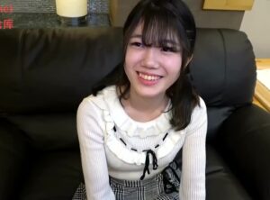 【高清素人】十八歲純粹美女 處子失身 濃毛中出